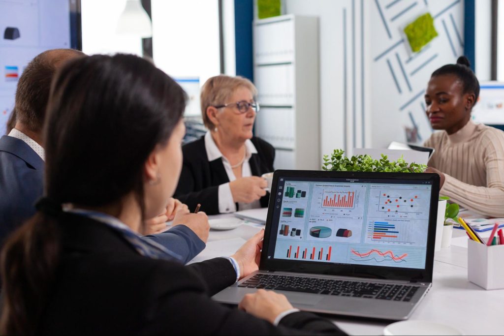 4 organic vs paid social media marketing